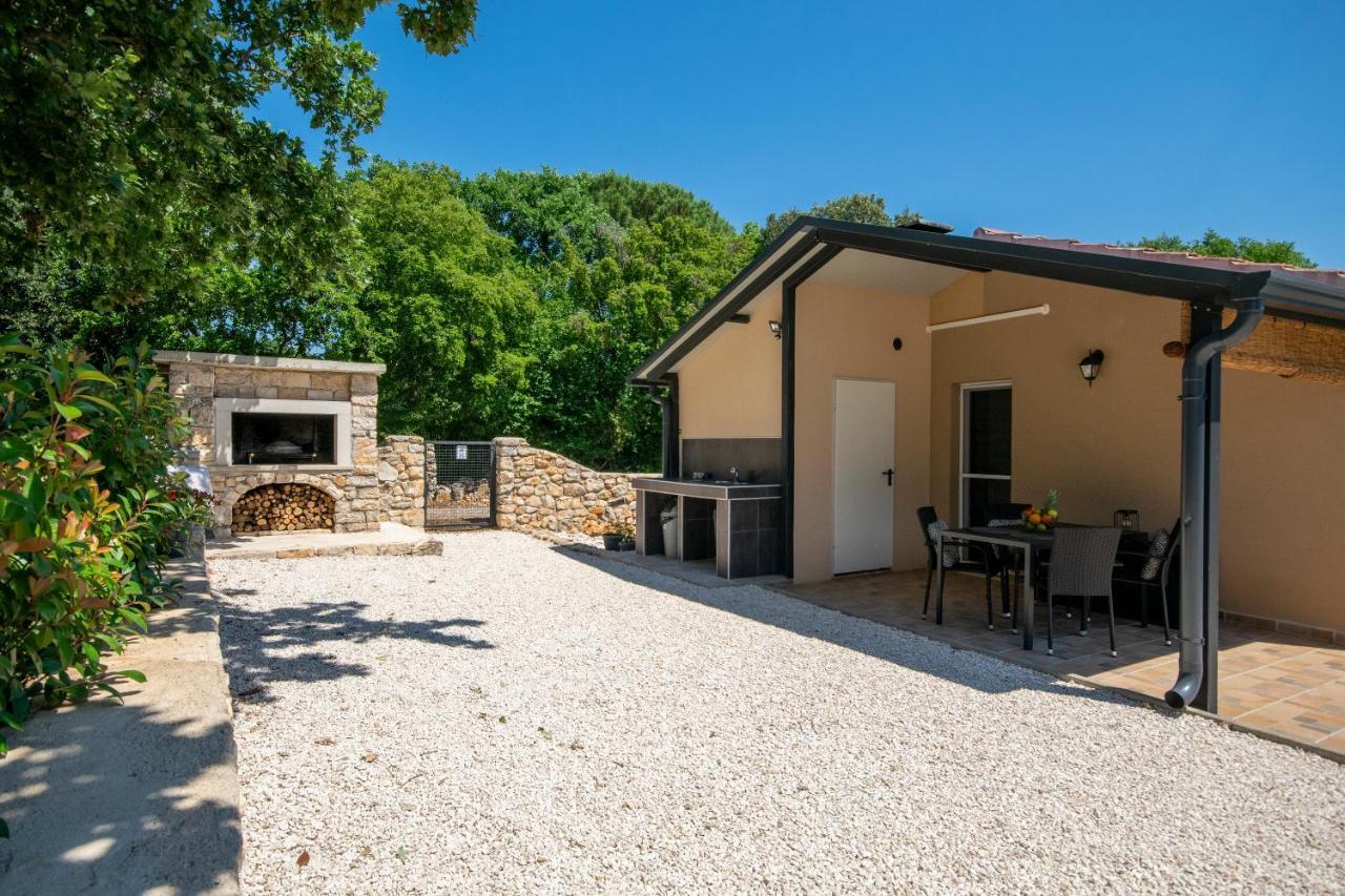 罗维尼Old Oak Holiday House别墅 外观 照片