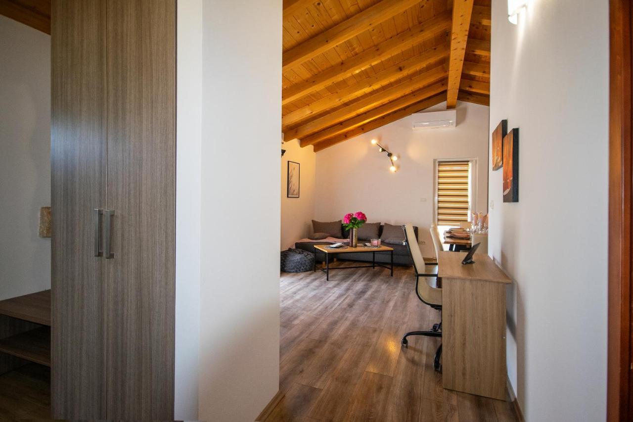 罗维尼Old Oak Holiday House别墅 外观 照片
